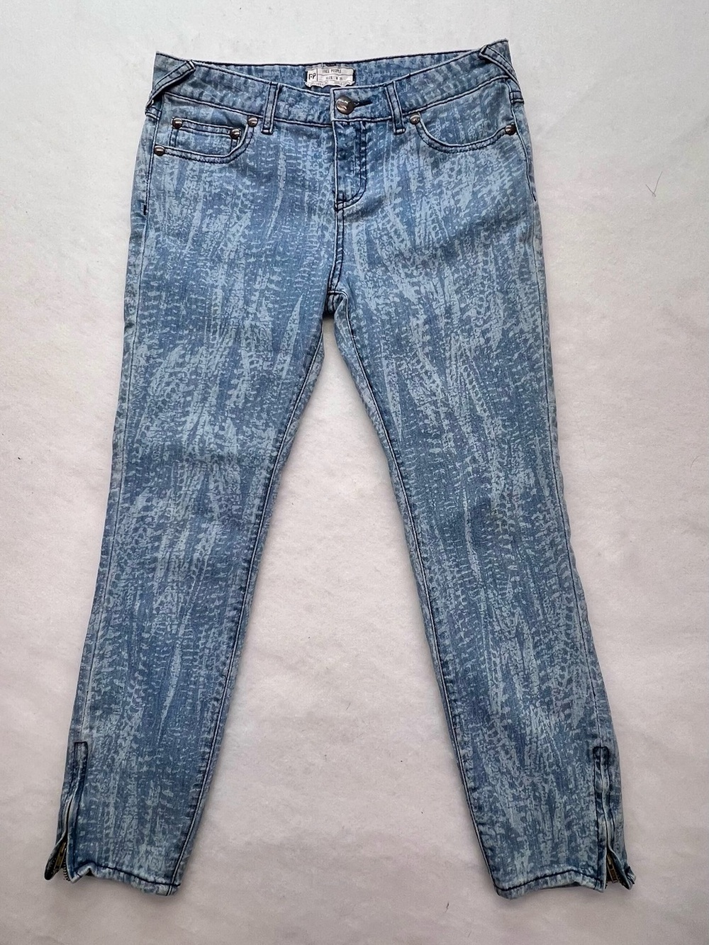 Free People Feather Print Skinny Jeans - Size 29 - Picture 2 of 11